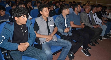 Muş'ta 'Vatan ve Kahraman Buluşmaları' konferansı düzenlendi