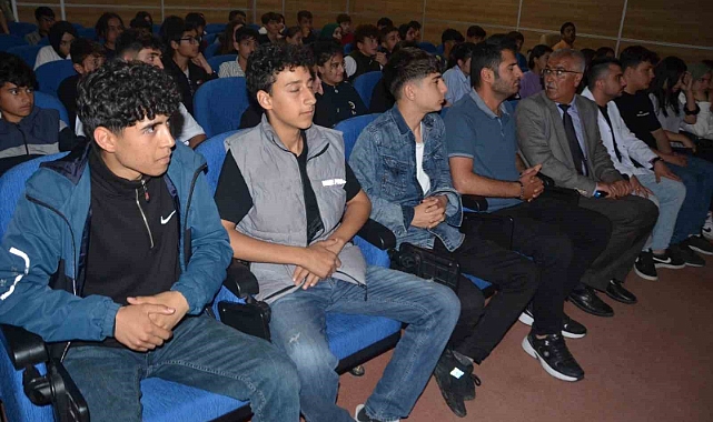 Muş'ta 'Vatan ve Kahraman Buluşmaları' konferansı düzenlendi