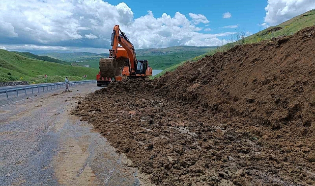 Muş'un Varto ilçesinde 4.'üncü kez heyelan meydana geldi
