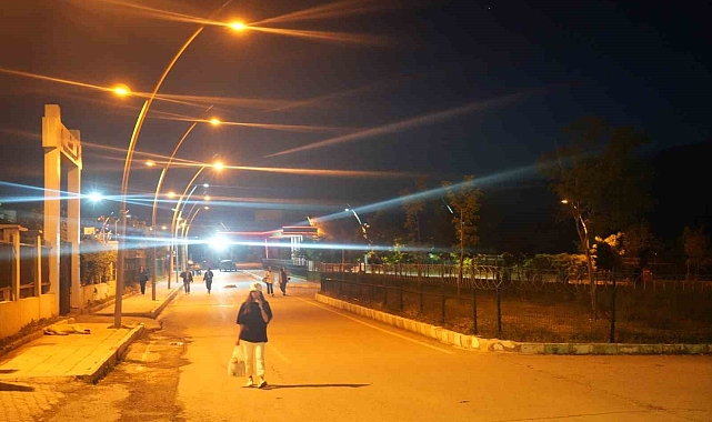 Muş'ta 12 milyon lira yatırım ile üniversite öğrencilerinin yolu aydınlatıldı