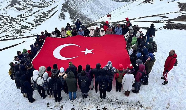 Öğrenciler Palandöken'e tırmandılar