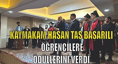 Patnos Selahattin Eyyubi Fen Lisesi Başarısı İlçe Kaymakamı Hasan Taş Tarafından Ödüllendirildi