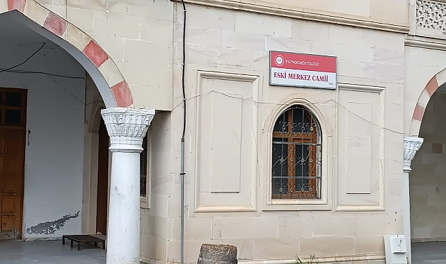 Patnos'ta Camii Kubesinde Ağaç Yeşerdi!