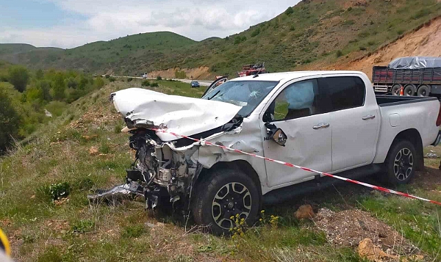 Pikap ile otomobil çarpıştı: 2 ölü 2 yaralı