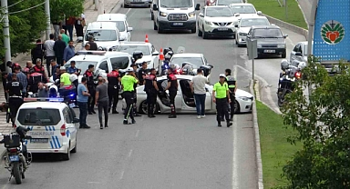 Polisin 'dur' ihtarına uymayan sürücü kaza yaptı