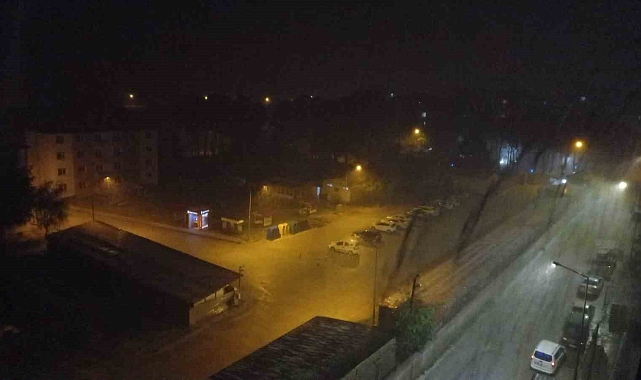 Sağanak Yağış Doluya Çevirdi