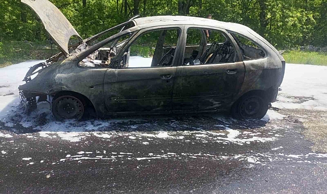Seyir halindeki otomobil alevlere teslim oldu