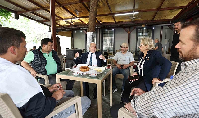 Simitler Başkan’dan çaylar vatandaştan
