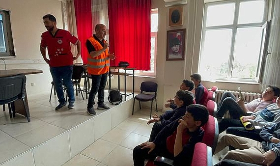 Tatvan Belediyesi Çocuklara Doğal Çevre ve Hayvan Sevgisini Aşılamaya Devam Ediyor