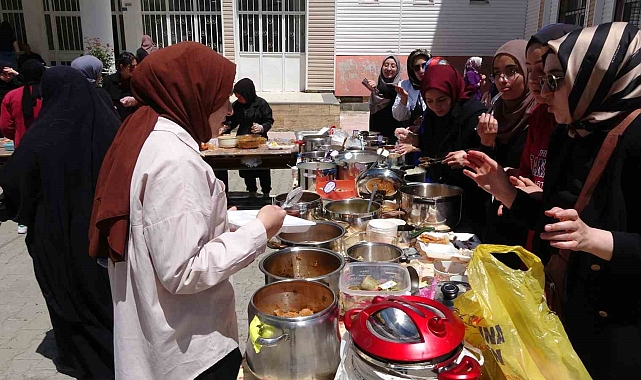 Tatvanlı öğrenciler Filistin yararına hayır kampanyası düzenledi