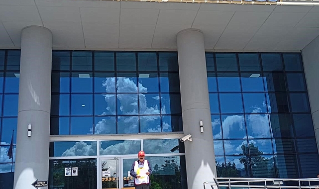 Tek Başına Basın Açıklaması Yaptı