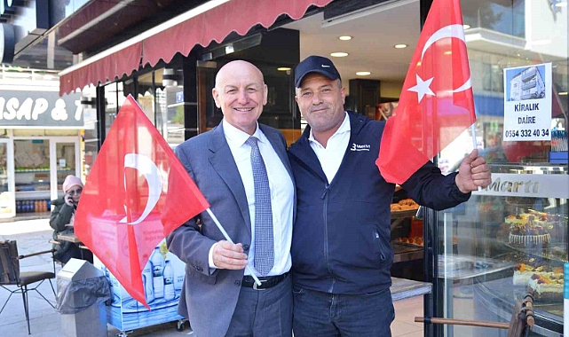 Terme’de binlerce Türk bayrağı dağıtıldı