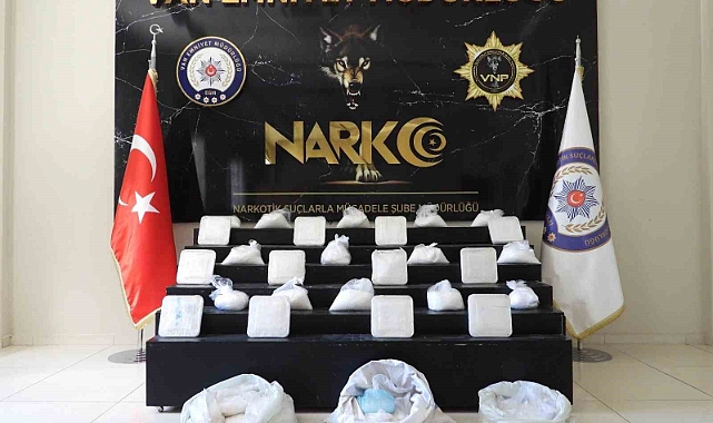 Tezeklerin arasında gizlenen 41 kilo metamfetamin ele geçirildi