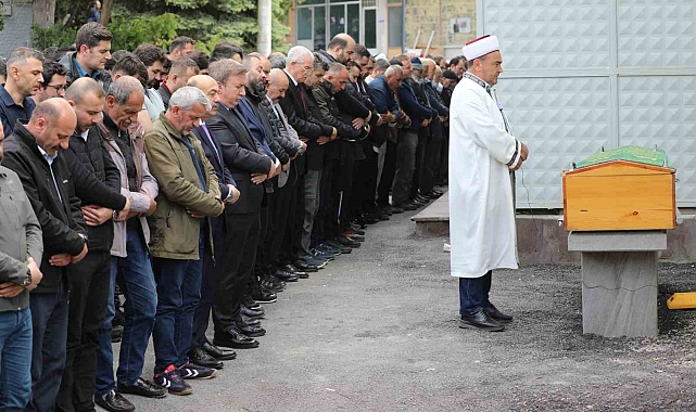 Trafik kazasında hayatını kaybeden genç işadamı son yolculuğuna uğurlandı
