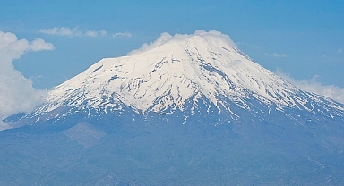 Türkiye’nin sönmüş volkanik dağı, Ağrı Dağı İhtişamıyla büyülüyor