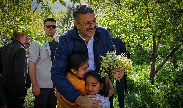 Vali Çelik kadınların kurduğu serayı ziyaret etti