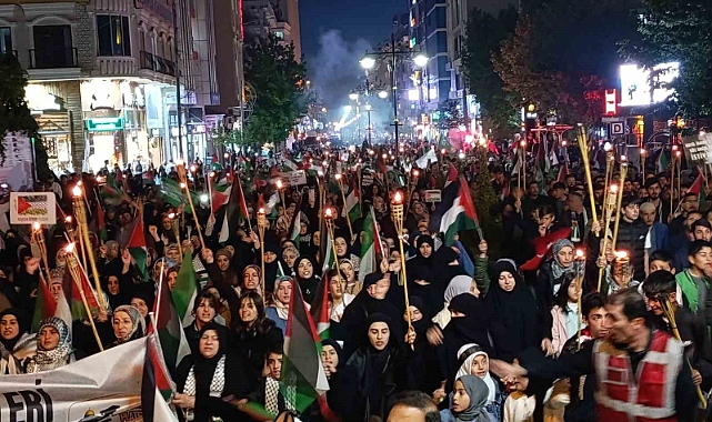 Van'da Gazze için meşaleli yürüyüş yapıldı