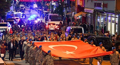 Van'ın Çatak ilçesinde meşaleli Gençlik Haftası ve 19 Mayıs yürüyüşü