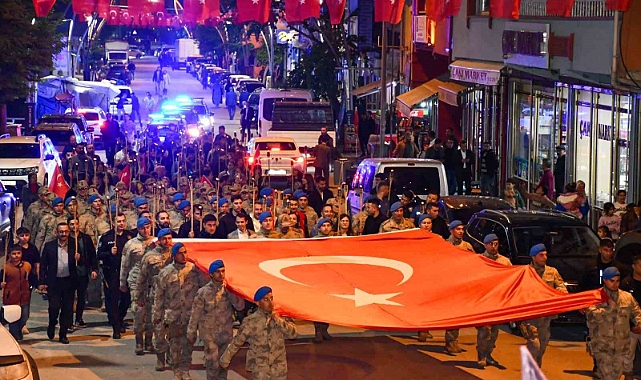 Van'ın Çatak ilçesinde meşaleli Gençlik Haftası ve 19 Mayıs yürüyüşü
