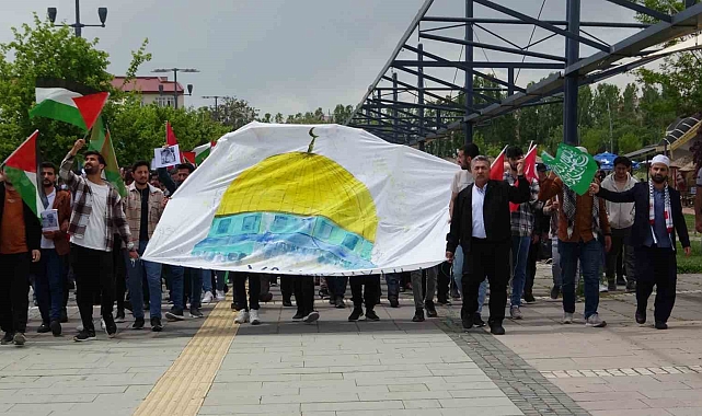 Van YYÜ'de akademisyen ve öğrencilerden Filistin için 'sessiz' yürüyüş