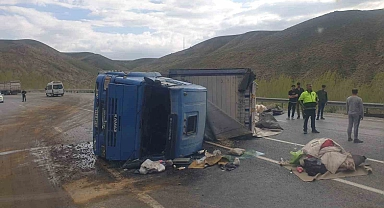 Van'da  çay yüklü İran tırı devrildi: 1 kişi yaralandı yaralı