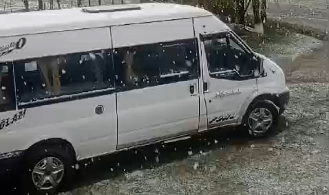 Yüksekova mayıs ayında yağan karla beyaza büründü