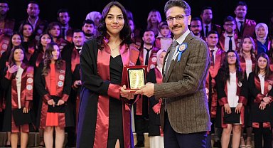 11. Mezuniyet töreni coşkuyla EBYÜ Tıp Fakültesin de gerçekleştirildi