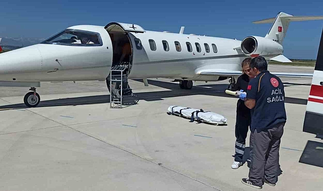 2 hasta ambulans uçakla Van'da Ankara'ya gönderildi