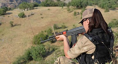 6 yıldır eli tetikte görev yapıyor Kadın güvenlik korucusu