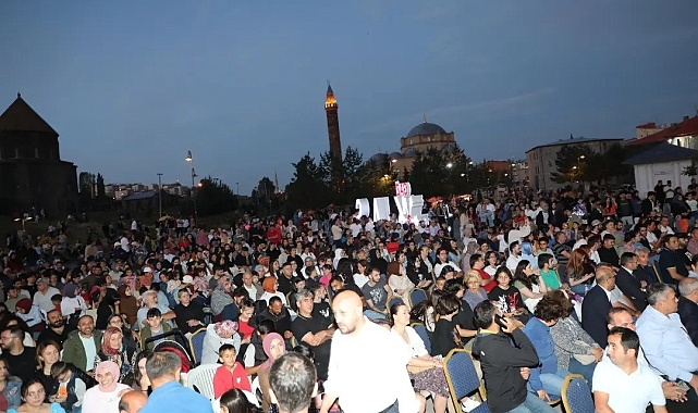 Açık Hava Tiyatrosu Yoğun İlgi Gördü