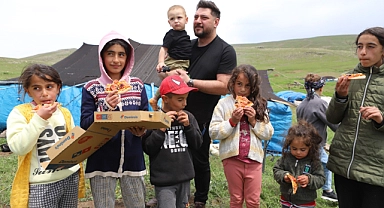 (Videolu Haber) Ağrı'da "Bayram Hediyesi Projesi" ile çocuklara sevgi eli uzatıldı
