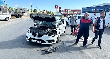 Ağrı'da iki araç çarpıştı: 1 yaralı (Videolu Haber)