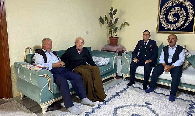 Ağrı'da Jandarma, bayramda şehit ailelerini unutmadı