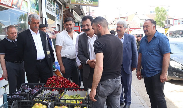 Ağrı’da kaldırımları işgal eden esnafa belediyeden uyarı