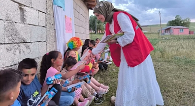 Ağrı’da Kızılay ekibi, köy çocuklarına diş sağlığının önemini anlattı
