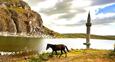 Ağrı’da sular altında kalan minaresinin eşsiz güzelliği