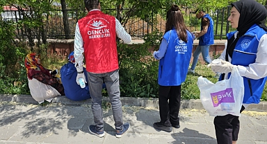 Ağrı’da YKS Öğrencilerine Çay, Kete ve Simit İkramı