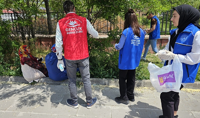 Ağrı’da YKS Öğrencilerine Çay, Kete ve Simit İkramı