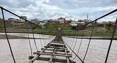 Ağrı'daki "Asma Köprü" tarih kokuyor