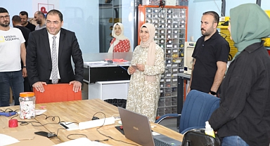 Ağrı İl Müdürü, ayağının tozuyla Gençlik Merkezinde incelemelerde bulundu