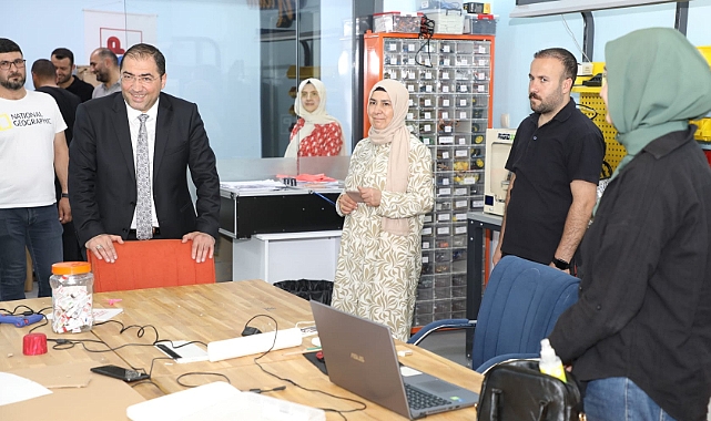 Ağrı İl Müdürü, ayağının tozuyla Gençlik Merkezinde incelemelerde bulundu