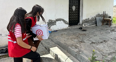 Ağrı Kızılay'dan ihtiyaç sahiplerine gıda kolisi yardımı