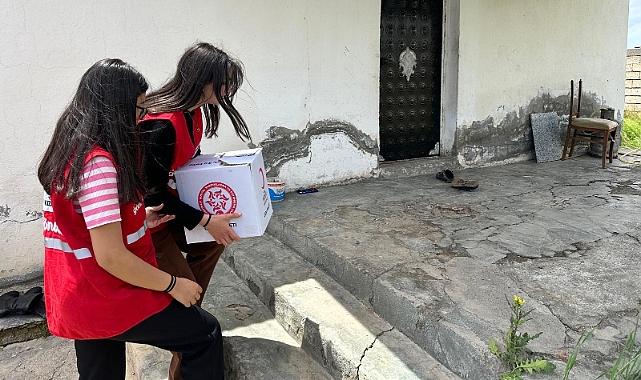 Ağrı Kızılay'dan ihtiyaç sahiplerine gıda kolisi yardımı