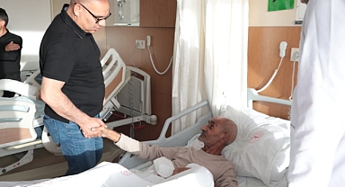 Ağrı Valisi Koç, Kurban Bayramı'nda hastaları ziyaret etti