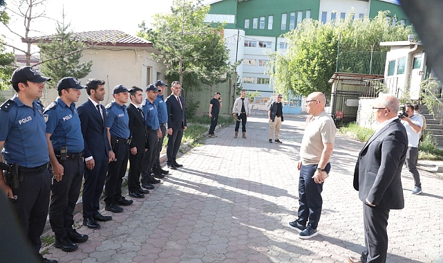 Ağrı Valisi Mustafa Koç, Polislerle Bayramlaşarak Birlik ve Beraberlik Mesajı Verdi