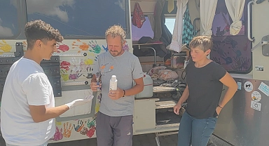 Alman turistler Süphan Dağı'na tırmandı 'El Ele' sloganıyla