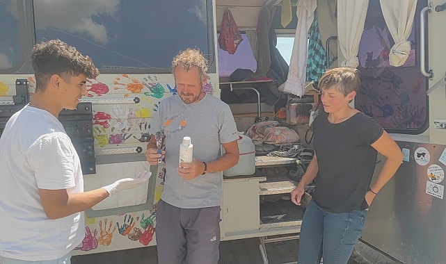 Alman turistler Süphan Dağı'na tırmandı 'El Ele' sloganıyla
