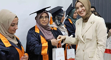 Anneler okuma yazmayı öğrendi, mezuniyet töreniyle kutlandı