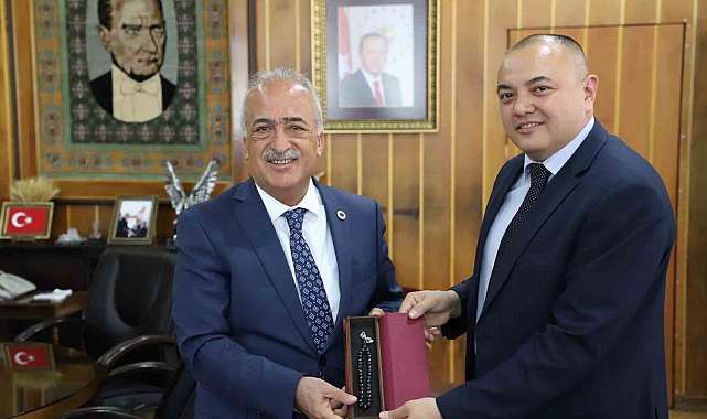 Atatürk Üniversitesi Rektörü Prof. Dr. Ömer Çomaklı, Özbek heyetini kabul etti