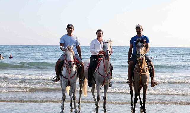 Başkan Aras Patara plajında at bindi